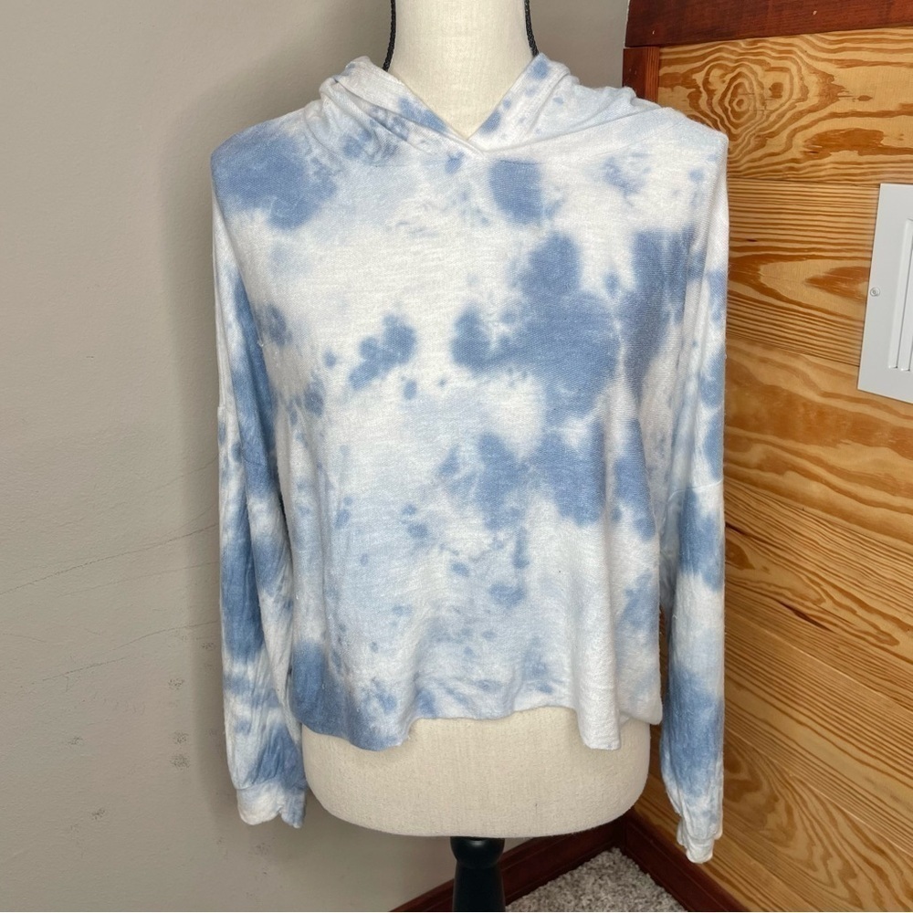 Kittenish Blue White Tie Dye Long Sleeve Cropped Boxy Hoodie Sweatshirt Medium